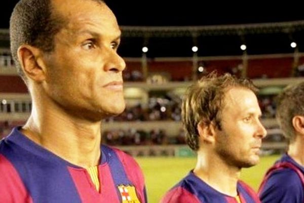 Μπαρτσελόνα: Φόρεσε τα… μπλαουγκράνα ο Ριβάλντο (video)