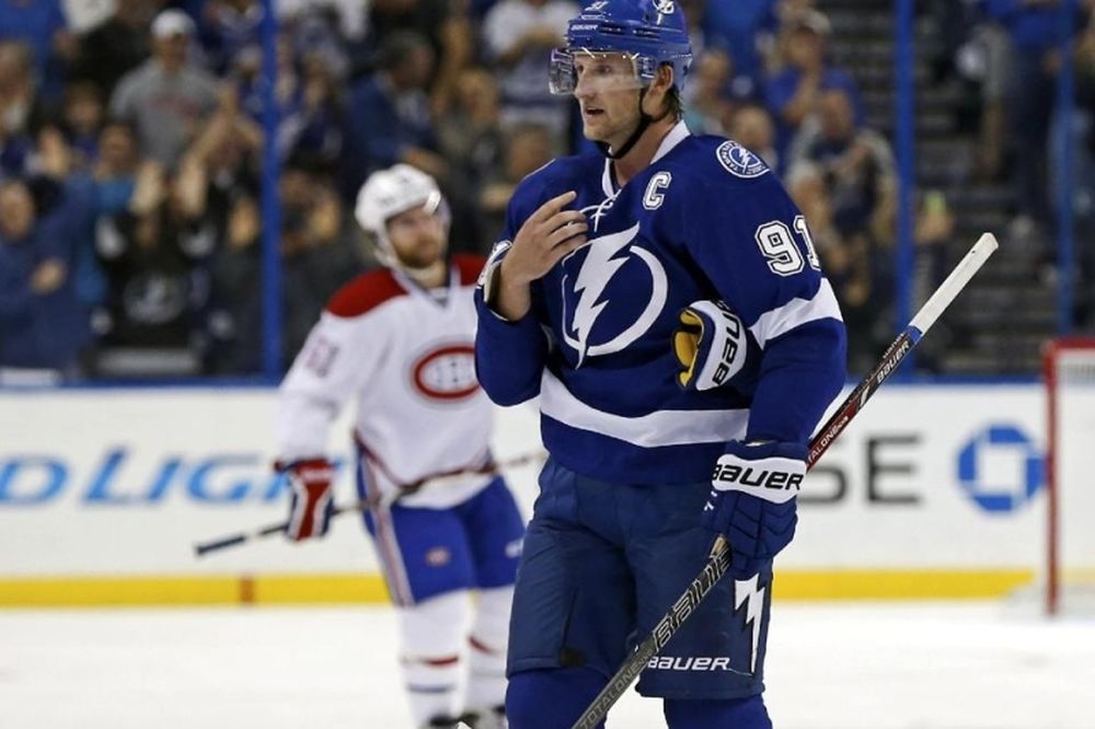 NHL: Χατ τρικ για Stamkos, 7-1 για Λάιτνινγκ (videos)