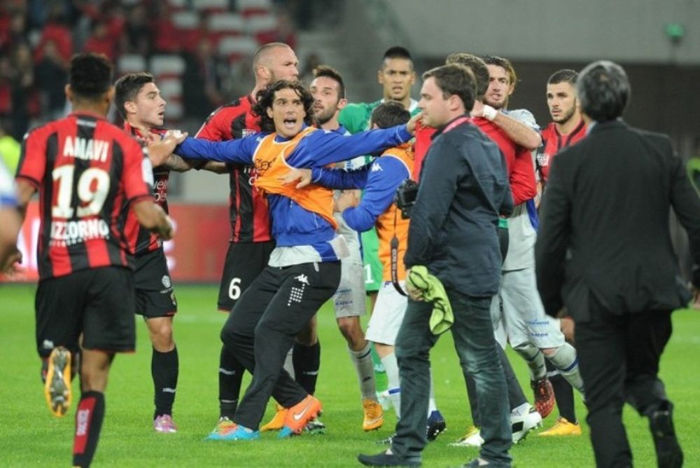 Σκηνές … Βελιγραδίου στη Νίκαια (video+photos)