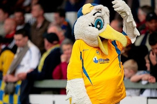 Η μασκότ της Τορκί έβρισε και  προκάλεσε … οπαδούς της ομάδας (photos)