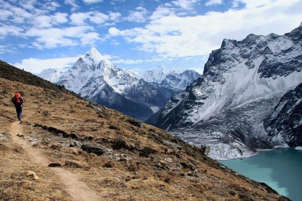 «Solukhumbu Τrail»: Στο Νεπάλ οι Ματθαίου και Μαυρίκιος (photos)