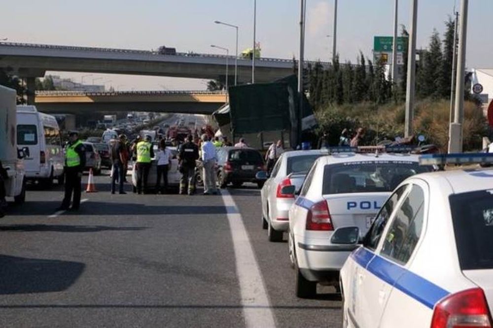 Καραμπόλα έξι οχημάτων στην ΕΟ Κορίνθου - Πατρών (photos)