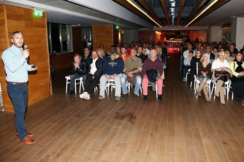 Ολυμπιακός: «Κοντά μας οι γονείς» (photos)