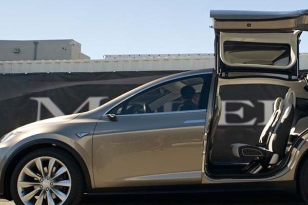 Καθυστερεί το Tesla Model X