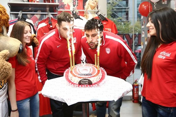 Ολυμπιακός: Γενέθλια στην μπουτίκ (photos)