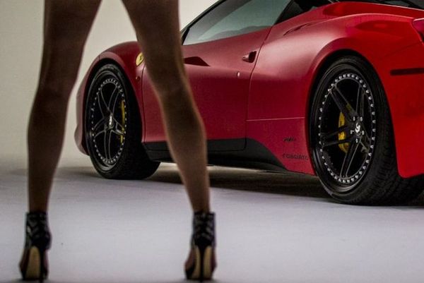 Καταστρέφοντας μία 458 Italia