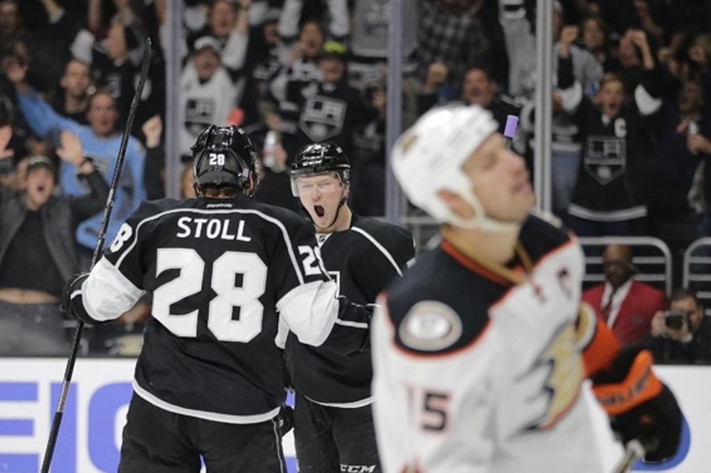 NHL: «Χρυσός» Stoll για Κινγκς (videos)