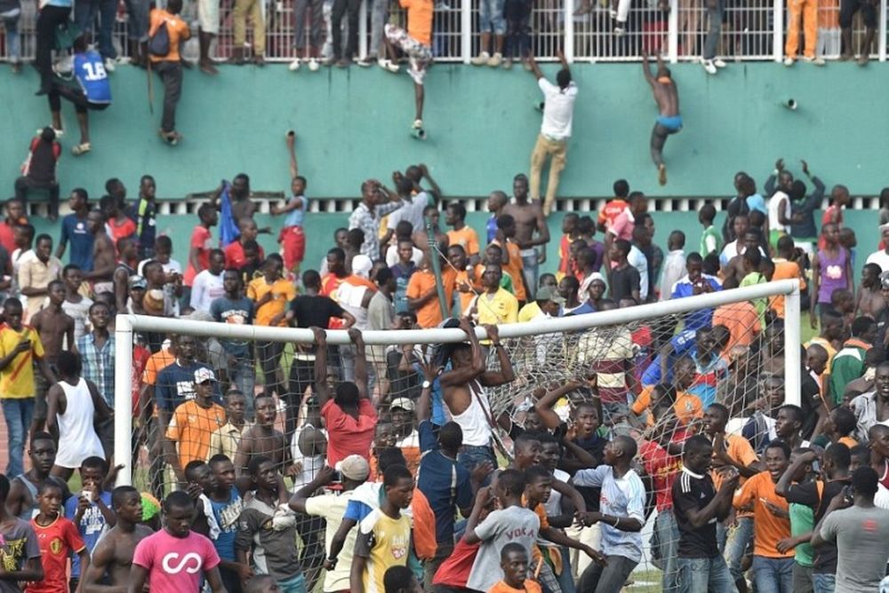 Οι σκηνές χάους μετά τo βολικό 0-0 Ακτής - Καμερούν (video+ photos)
