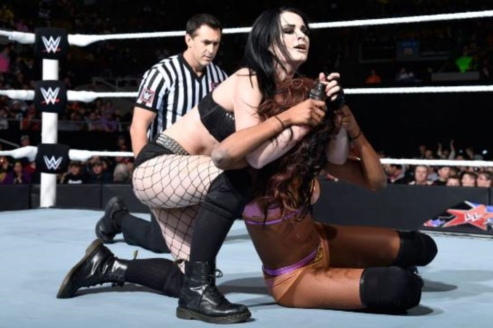 Superstars: «Καθάρισε» η Paige, επανάληψη ο Sin Cara (photos+videos)