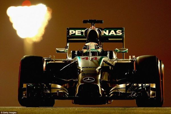 Formula 1: Η συγκίνηση του Χάμιλτον και το φιλί της Νικόλ! (videos)