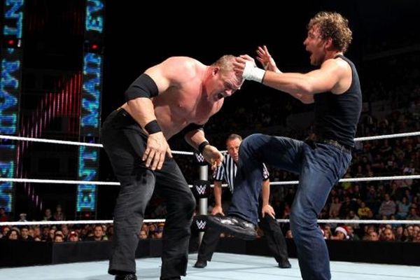 Main Event: «Καθάρισε» ο Dean Ambrose (photos+videos)