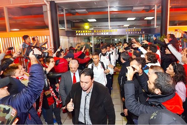 Ολυμπιακός: Υποδοχή στην Κέρκυρα (video+photos)