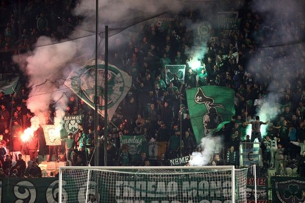 Super League: Στο… σκαμνί λόγω φιλάθλων