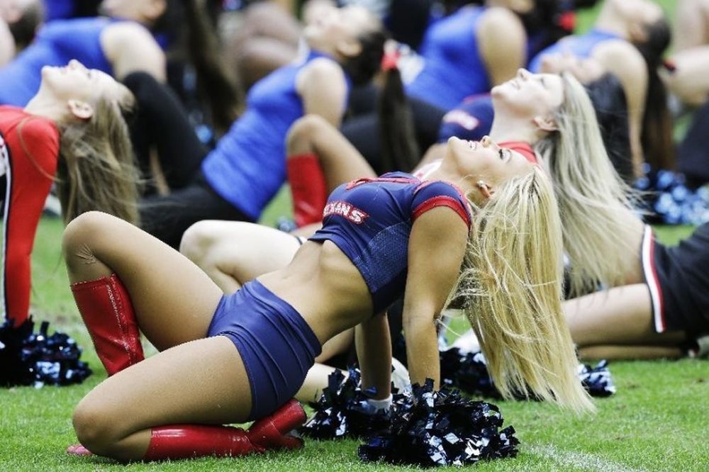 NFL: Τελευταίες παραστάσεις για Cheerleaders (photos)