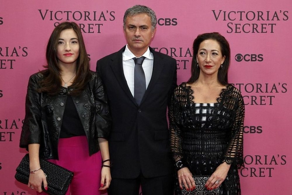 Στο σόου Victoria΄s Secret ο Μουρίνιο μετά συζύγου και κόρης (videos+photos)