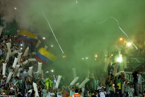 Mαγεία της εξέδρας στον τελικό του Sudamericana (videos+photos)
