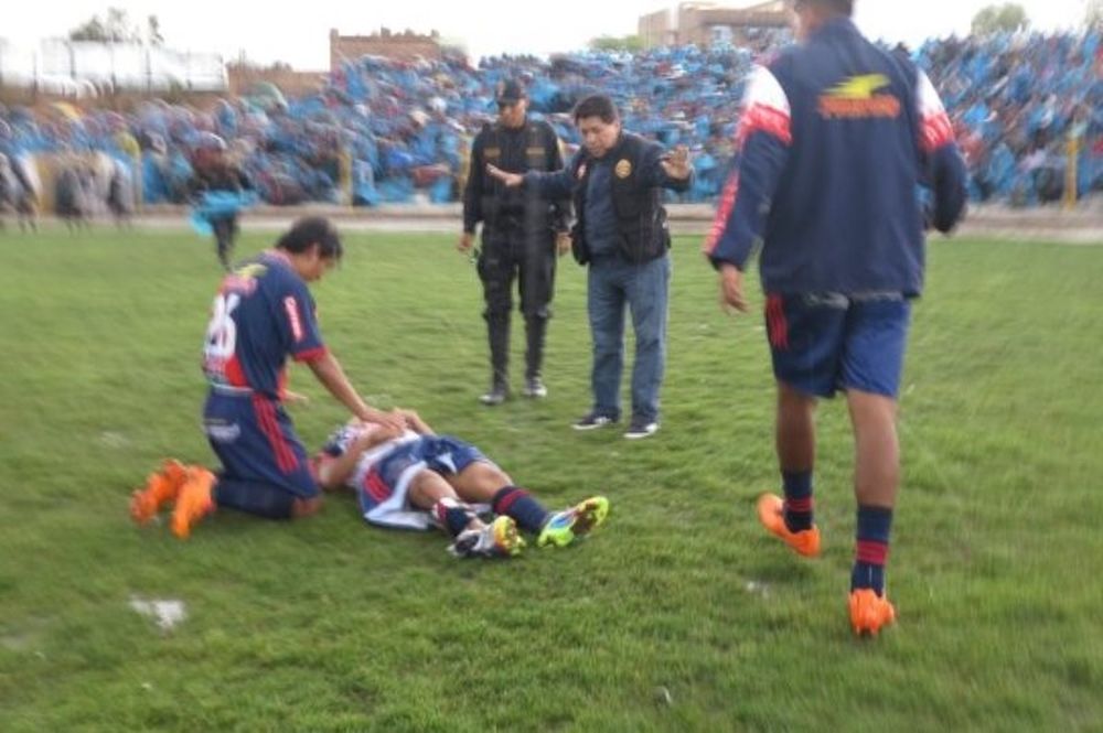  Κεραυνός κτύπησε ποδοσφαιριστή  και  βοηθό διαιτητή στο Περού (video)