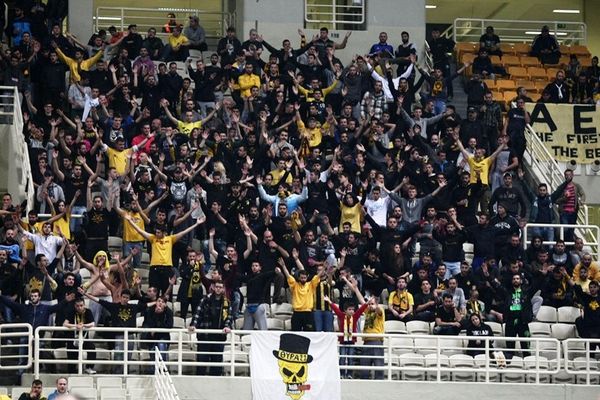 Τρίκαλα-ΑΕΚ: Επεισόδια και χημικά στο κλειστό