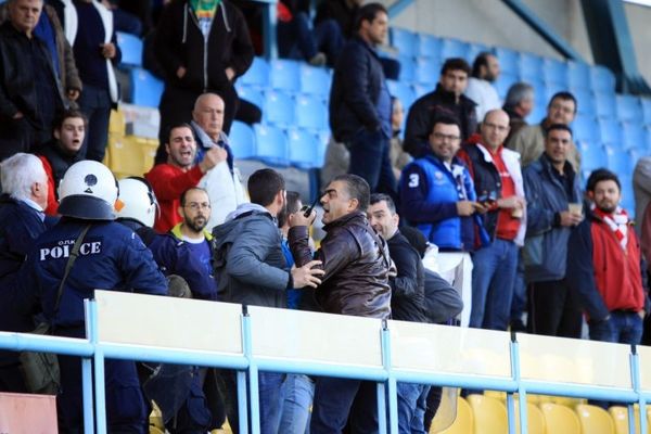 Πλατανιάς – ΟΦΗ: Το ξύλο στις κερκίδες! (photos)