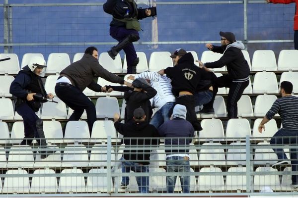 Πλατανιάς – ΟΦΗ: Τα επεισόδια πριν τη σέντρα (video)