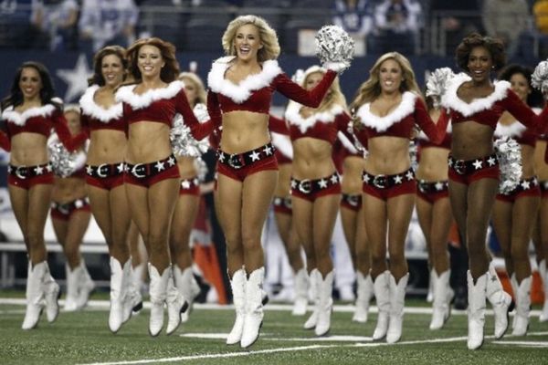 NFL: Στο 100% χριστουγεννιάτικες Cheerleaders (photos)