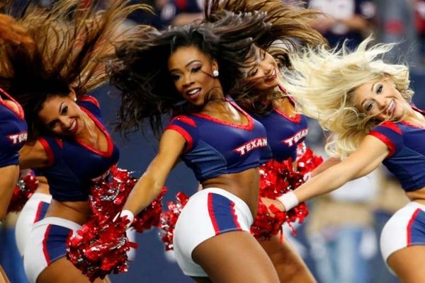 NFL: Playoffs και Cheerleaders (photos)