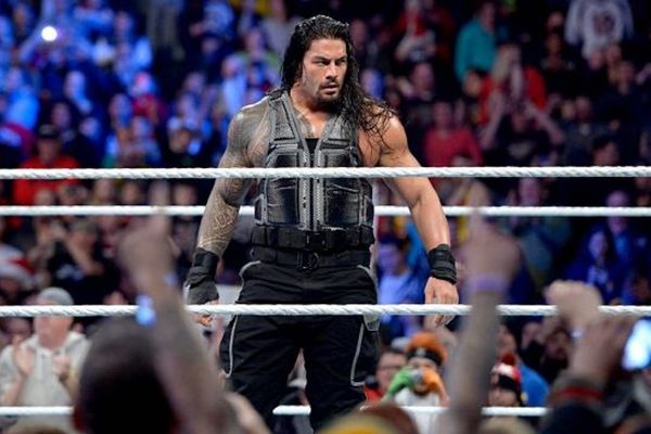 WWE: Αλύγιστος Roman Reings (photos+videos)