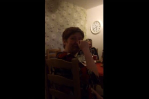 Λίβερπουλ: Ράκος μια ηλικιωμένη γυναίκα για Τζέραρντ (video)