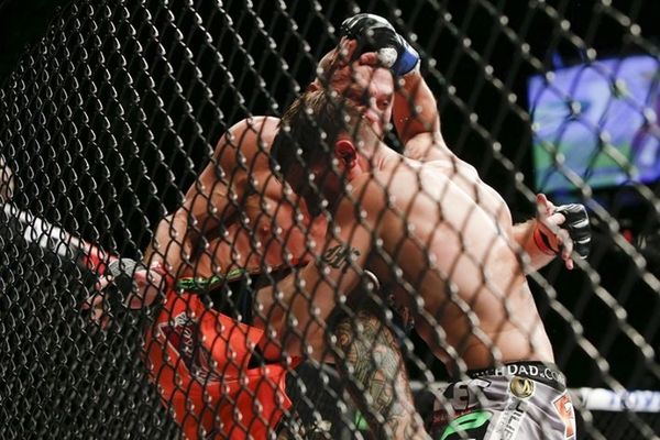 UFC: Ασυγκράτητος ο Donald Cerrone (video)