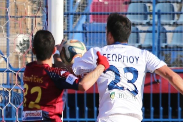 Βέροια: «Ο παίκτης του Απόλλωνα βρίσκει την μπάλα με το χέρι» (video)