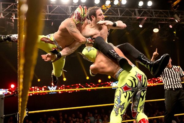 NXT: Υπεράσπιση για Lucha Dragons και «στοιχήματα» για Regal (photos+videos)