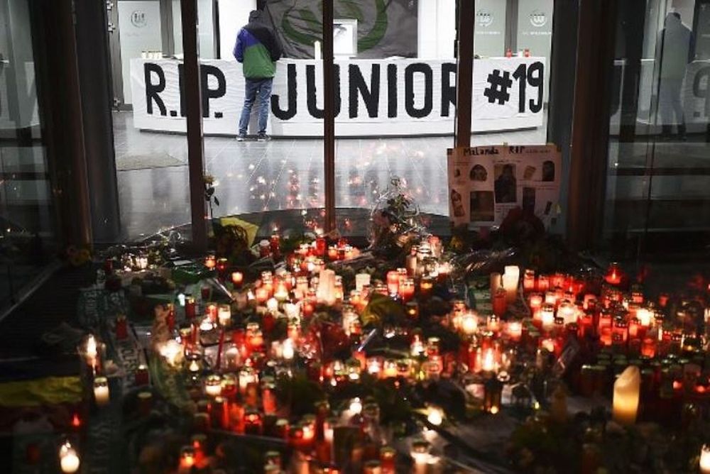  Δεν φορούσε ζώνη ο Μαλαντά (photos)