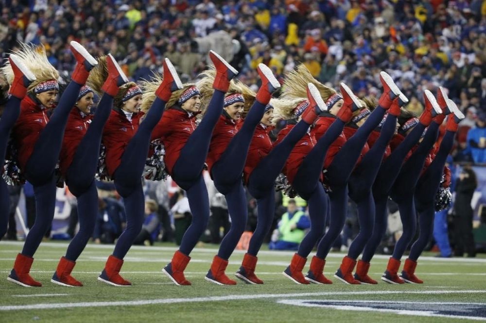 NFL: Οι Cheerleaders των Πάτριοτς και Σίχοκς (photos)