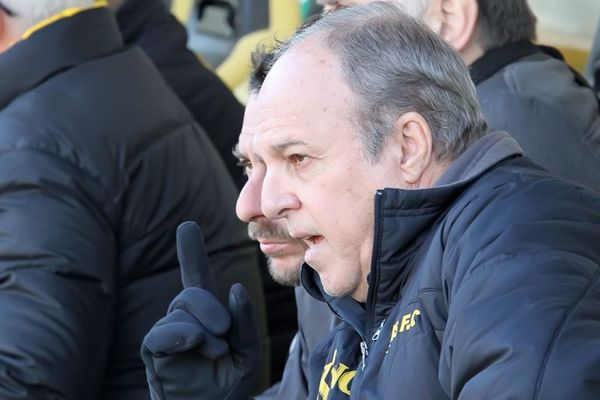 Κάμπος: «Φεύγω με το κεφάλι ψηλά»