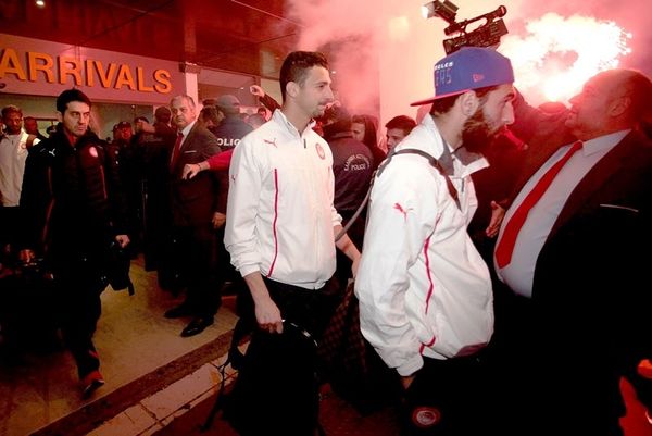 Ολυμπιακός: Αποθέωση στο Ηράκλειο (photos)