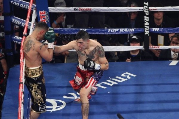 Μποξ: Επικός Brandon Rios μέσα στο «σπίτι» του Mike Alvarado (videos)