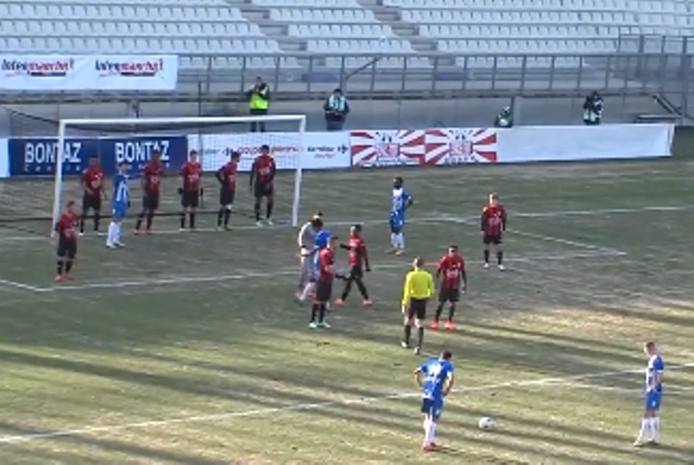 Η καλύτερη αμυντική κομπίνα σε φάουλ! (video)