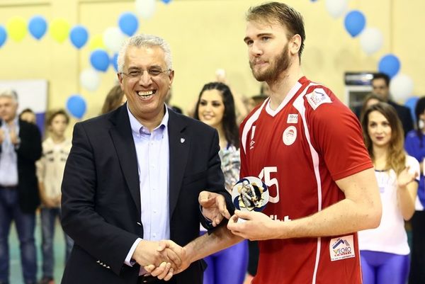 Κλαρκ: «Ομάδα των τίτλων ο Ολυμπιακός»