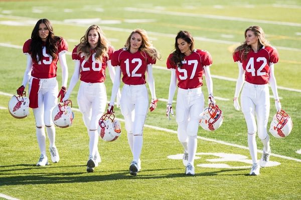  Oι άγγελοι της Victoria’s Secret ... έπαιξαν μεγάλη μπάλα για το Super Bowl (videos+photos)