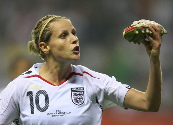 Γυναικείο Ποδόσφαιρο: Αποσύρθηκε η κορυφαία Αγγλίδα παίκτρια (photos+video)