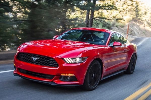 Ραντεβού στα τυφλά με Mustang (video)