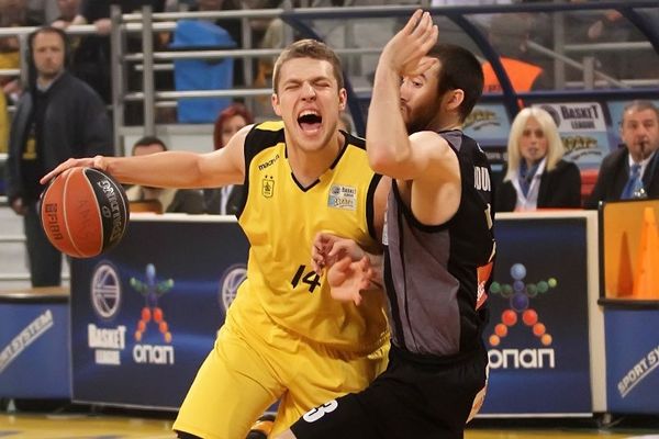 Βεζένκοφ: «Όλα ρευστά πίσω από Παναθηναϊκό και Ολυμπιακό»