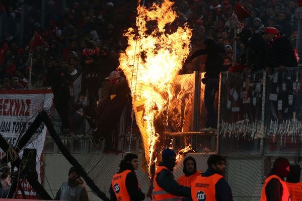 Ολυμπιακός-ΑΕΚ: Ένταση έξω από το «Γ. Καραϊσκάκης»