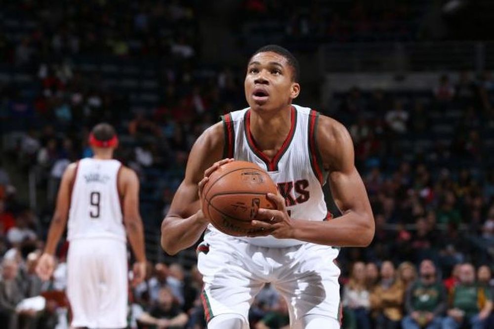 «Giannis, how old are you?» (video)