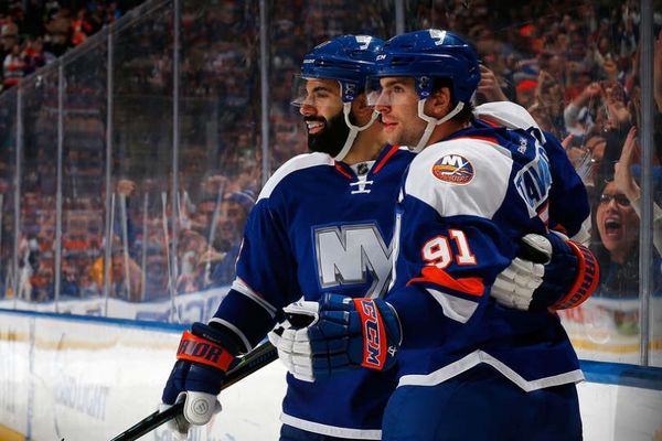 NHL: Άπιαστος Tavares για Άιλαντερς (videos)