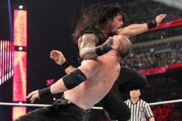 Raw: Ισοπεδωτικός Roman Reigns (videos+photos)