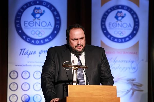 Ολυμπιακός: Η βράβευση Μαρινάκη από ΕΘΝ.Ο.Α. (video)