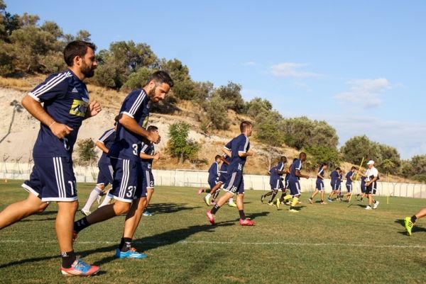ΑΕΛ Καλλονής: Χωρισμένη στη… μέση