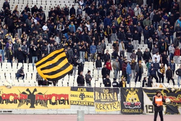 Πρόταση γάμου στο ΑΕΚ-Παναχαϊκή (video)