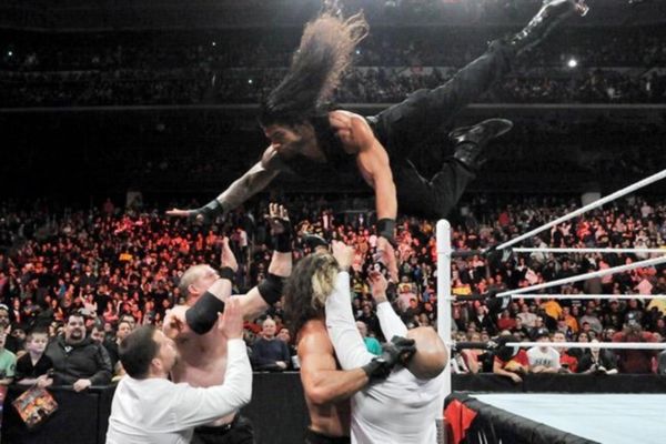 Raw: Reigns εναντίον όλων… (videos+photos)